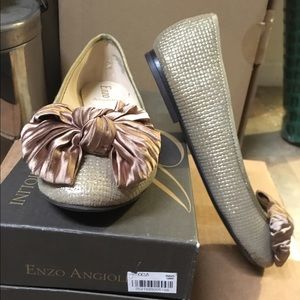 New!! Enzo angiolini gold flats with bow